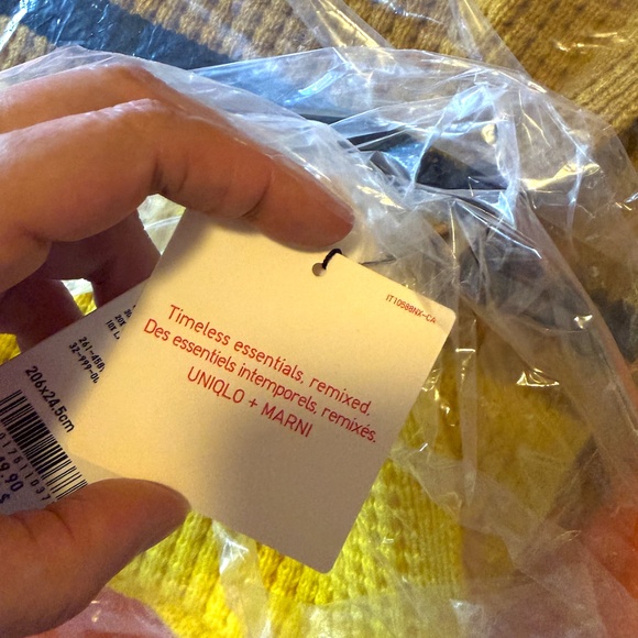 Marni and Uniqlo mustard yellow touch of wool popcorn knitted hooded scarf NWT - Picture 6 of 6